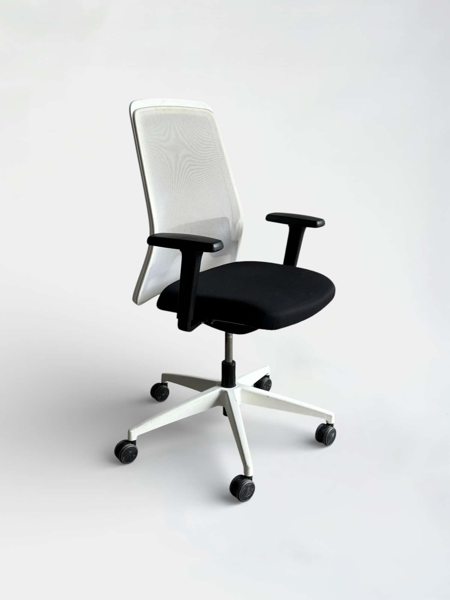 Interstuhl ergonomic white office Chair product image