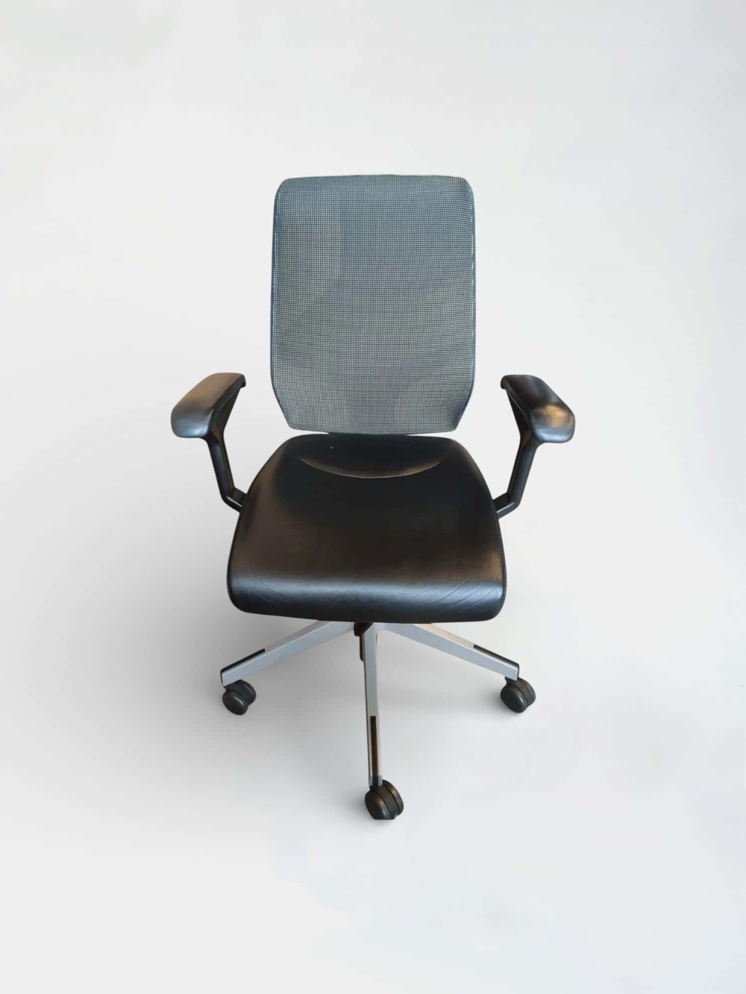 Giroflex grey mesh back with black leather seating office chair with grey plastic structure product image