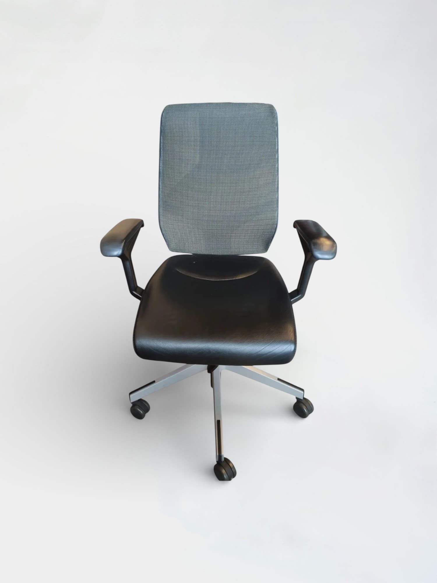 Giroflex grey mesh back with black leather seating office chair with grey plastic structure