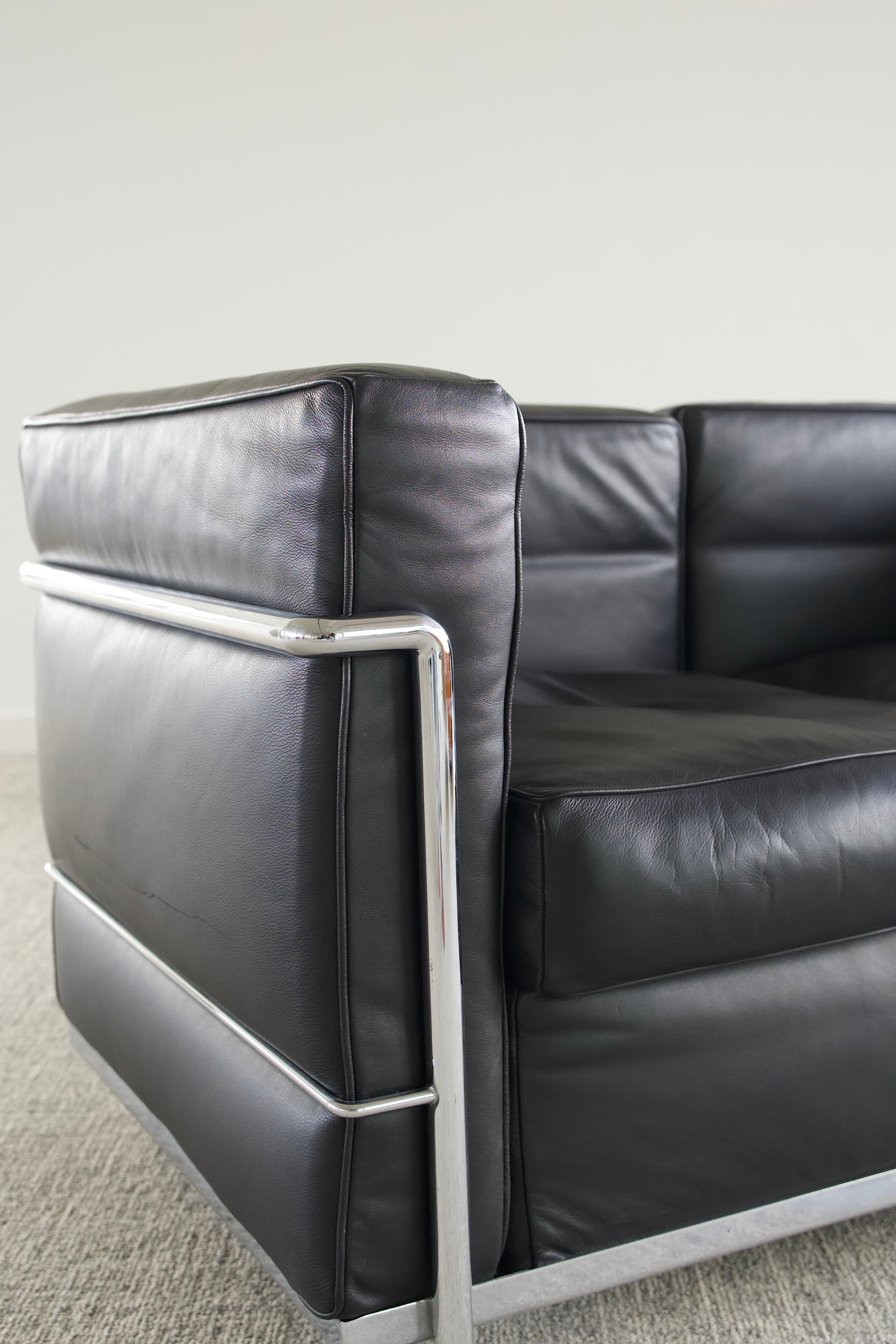 Zwarte leren 2-zitsbank, geïnspireerd door Cassina