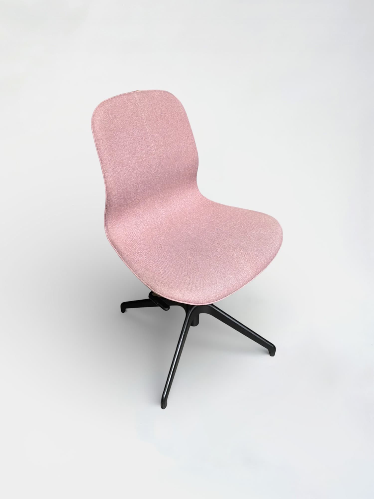 Adjustable light pink Meeting chair on black legs