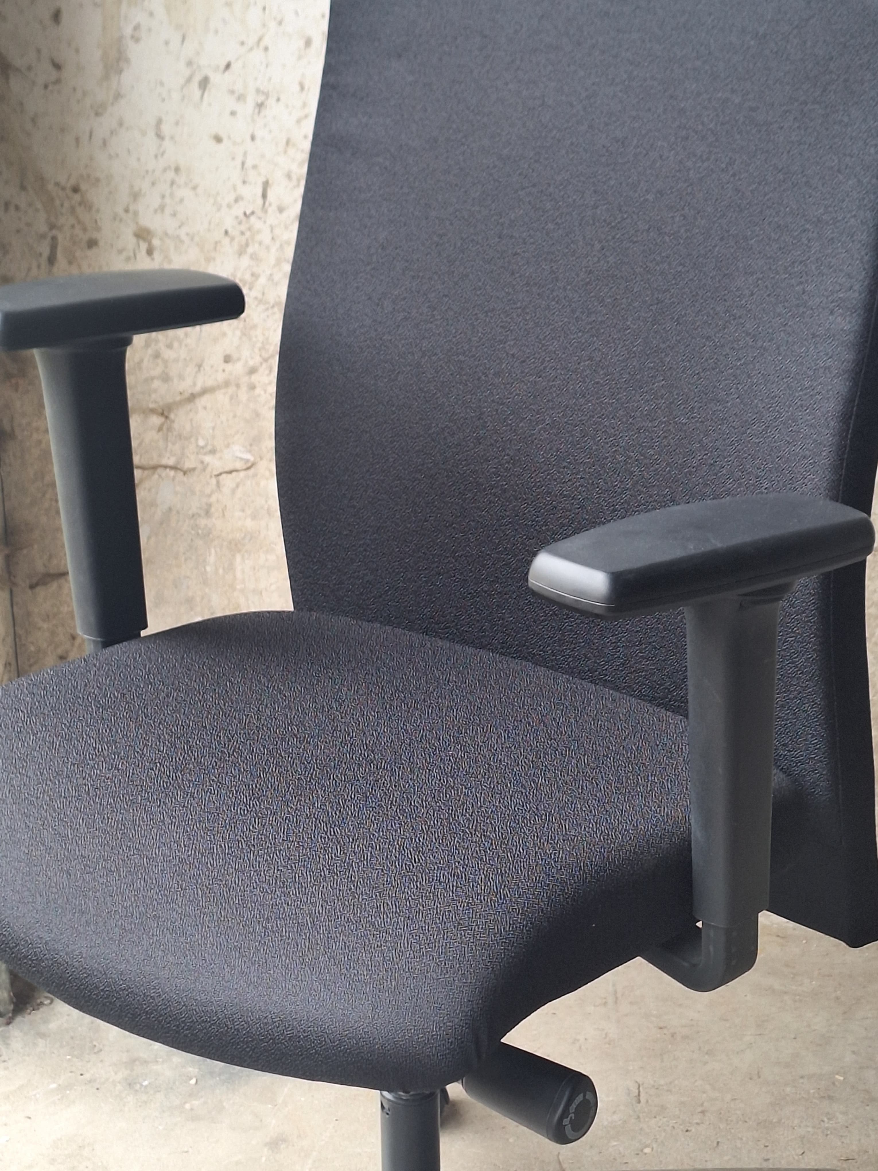 Intersthul Chaise de bureau sur roulettes NOIRE réglable-1