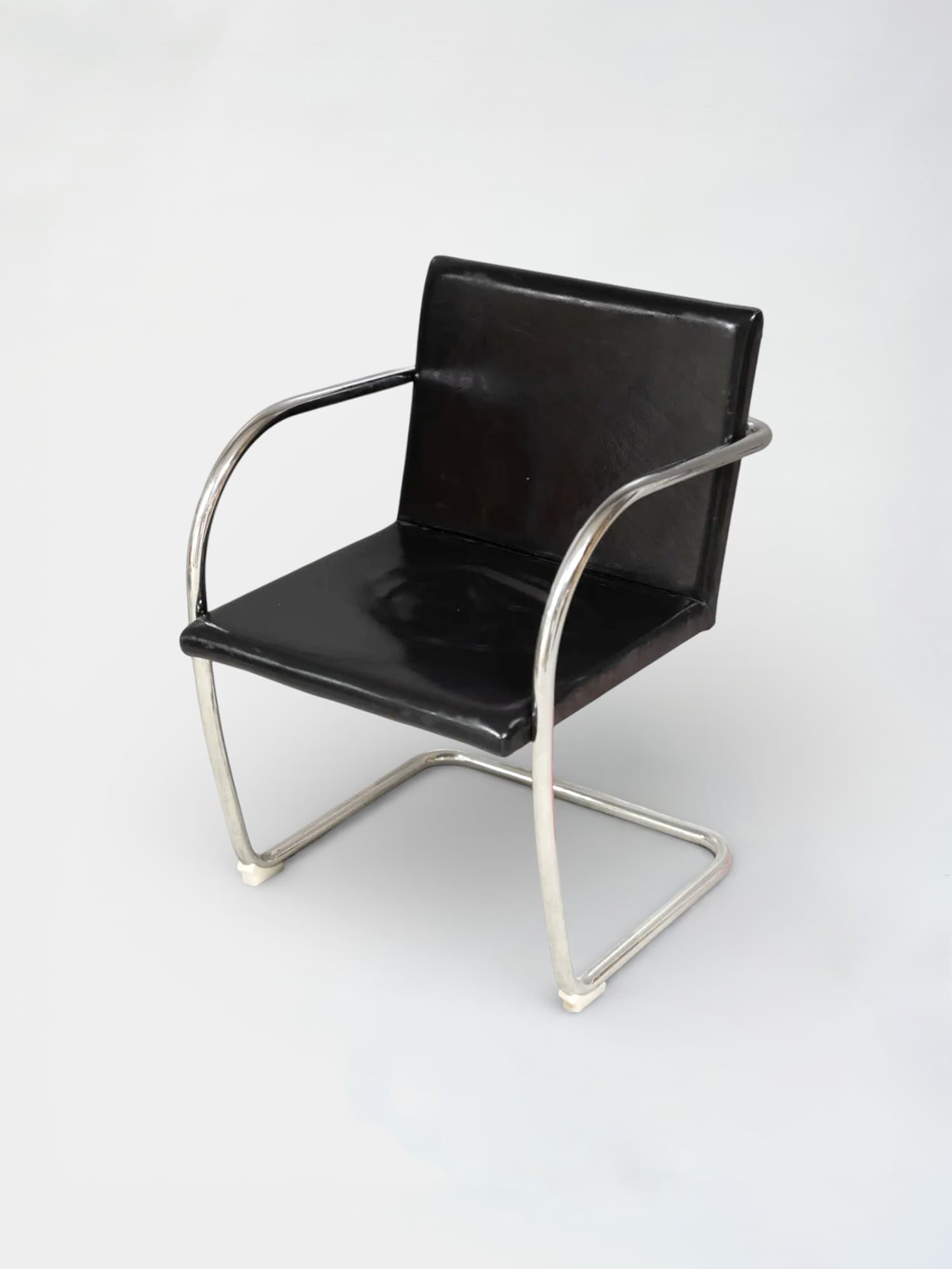 Knoll Brno replica Black leather chair with steel armrest and legs