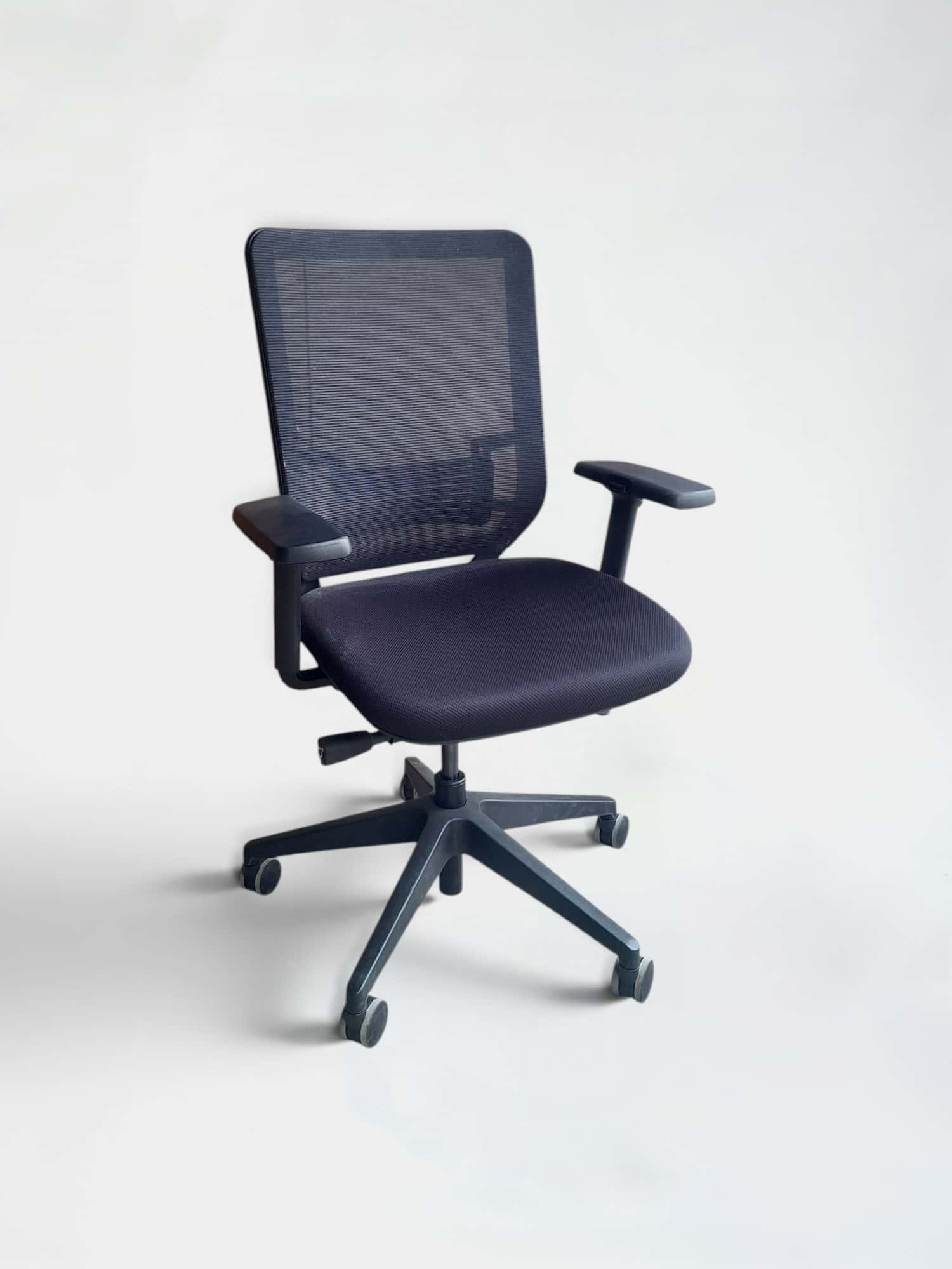 Osmoz black office chair with adjustable size product image