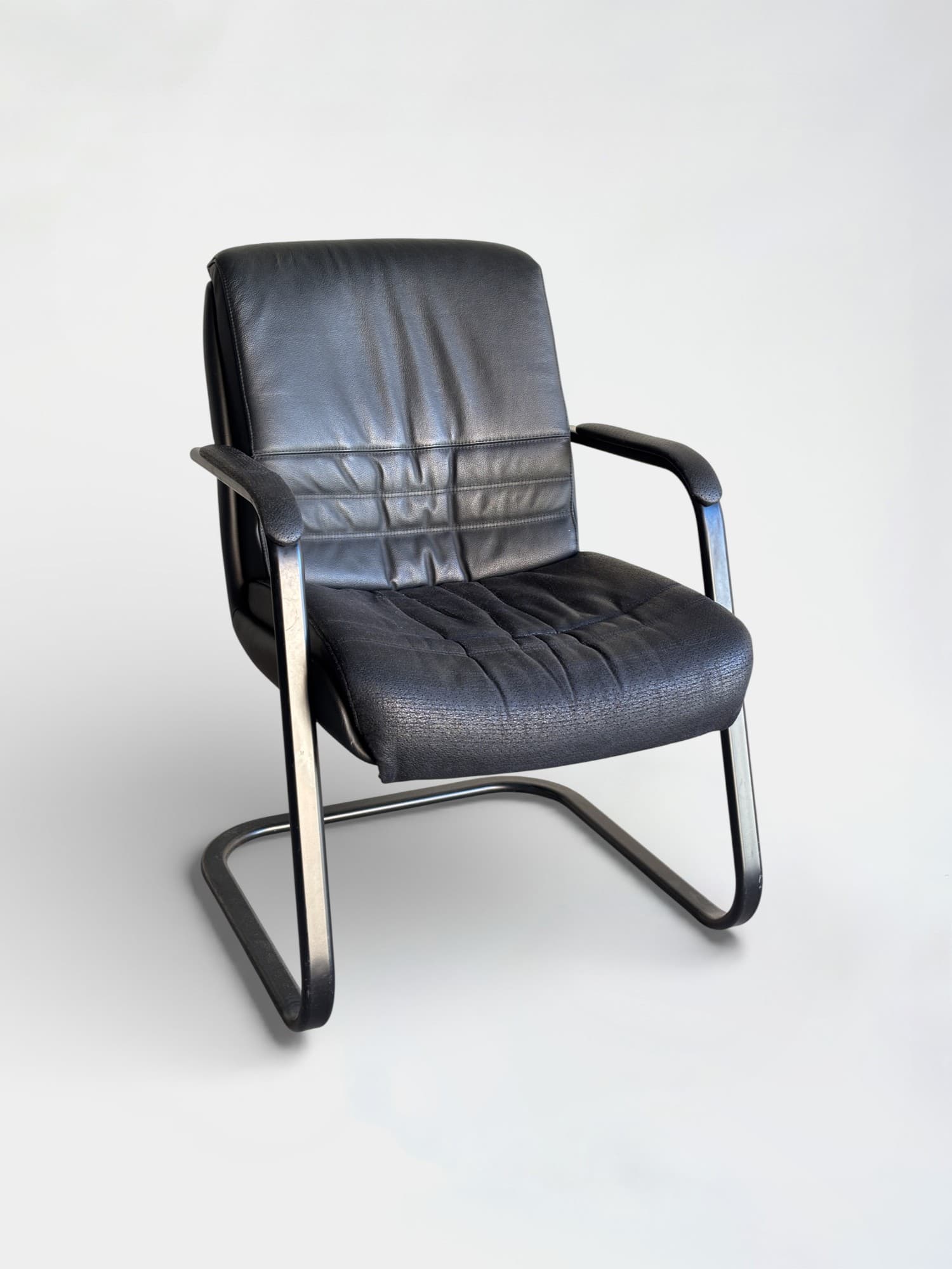 Sitland Black Simili Leather Chair