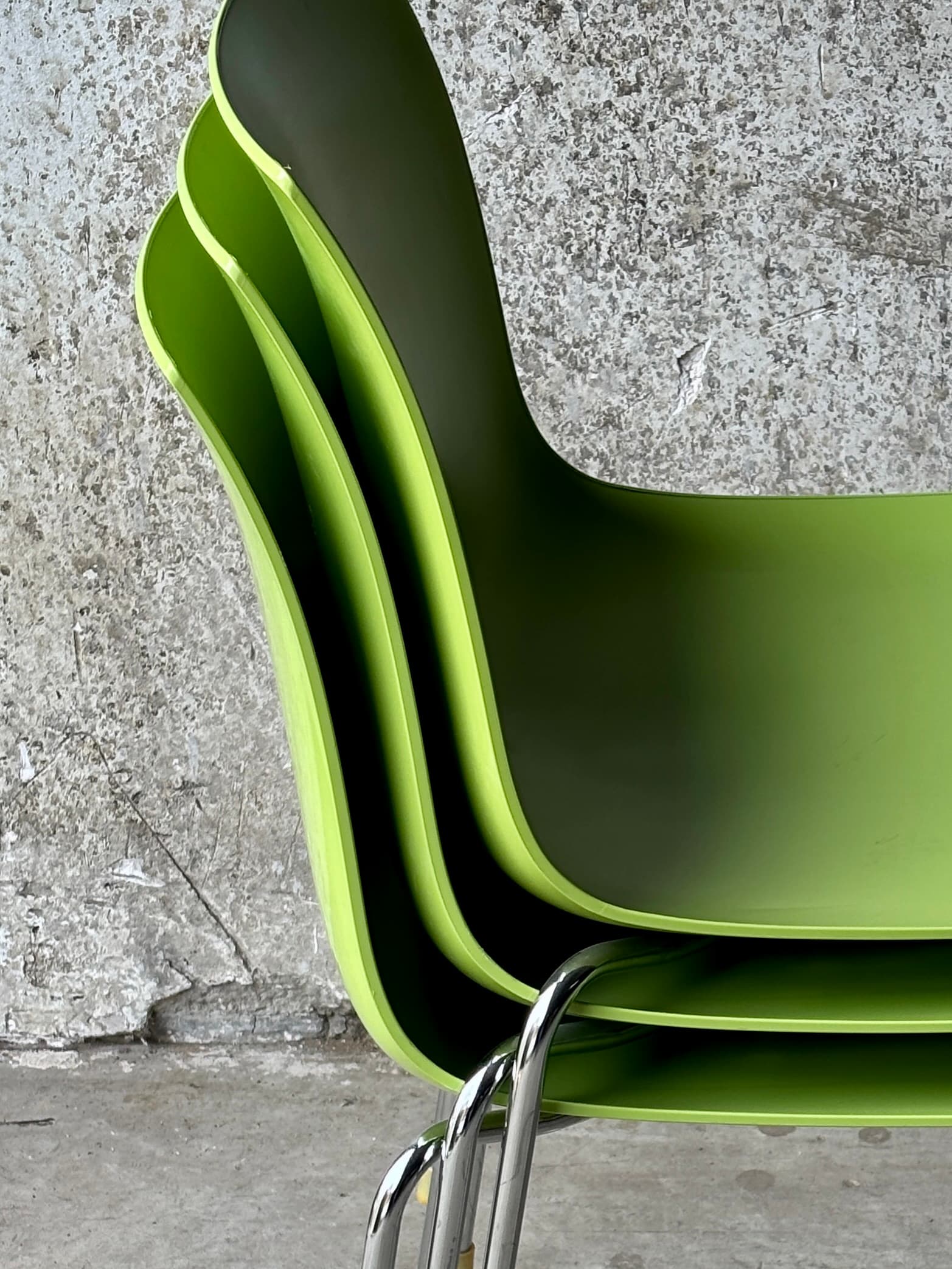 Arper Catifa 46 Green stacking chair