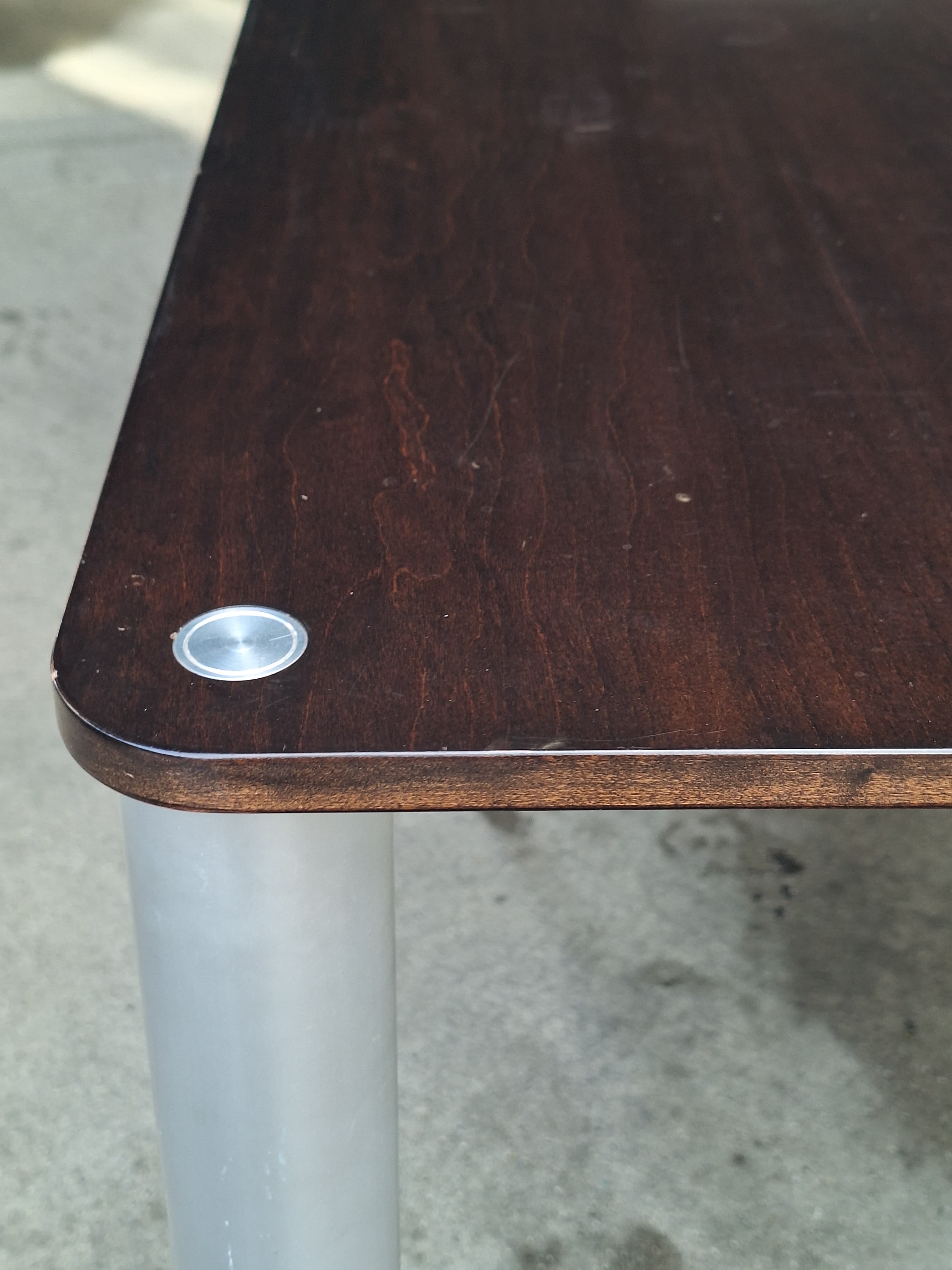 Donkerbruine houten tafel van 210 cm met metalen poten en gebruikssporen-1