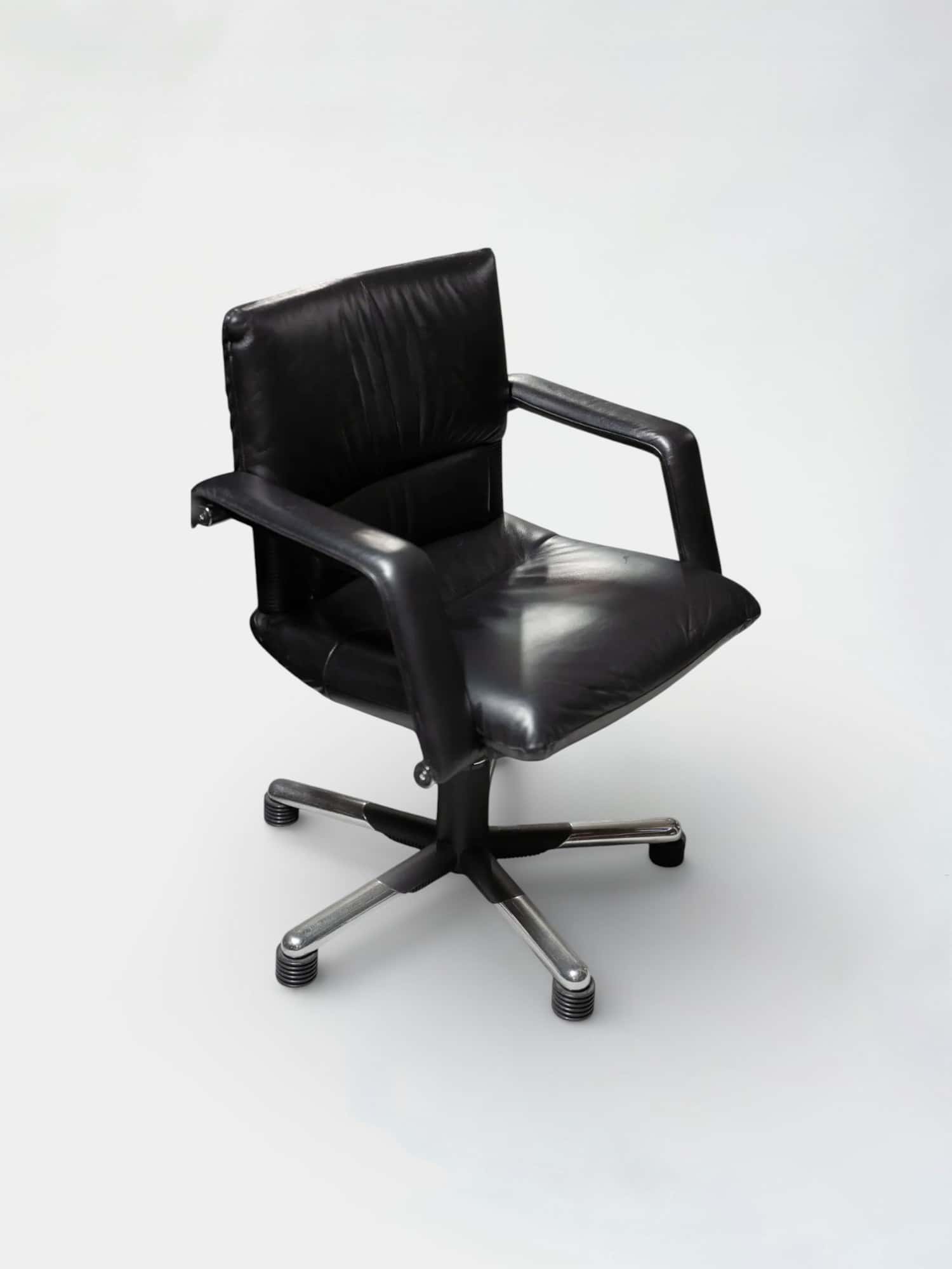 Vitra Black leather meeting chair product image