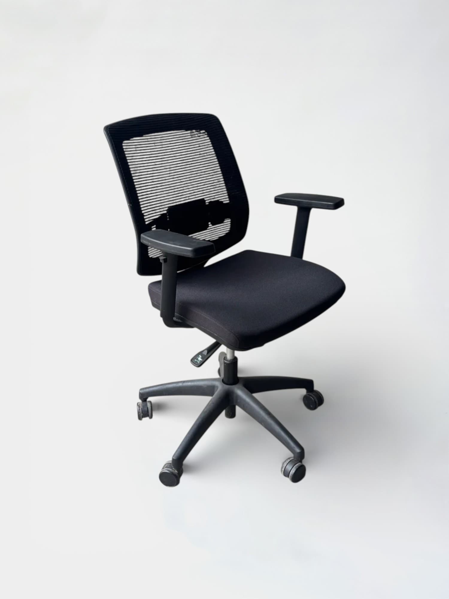 Linea New Malice 01 Ergonomic Black Office Chair with black legs