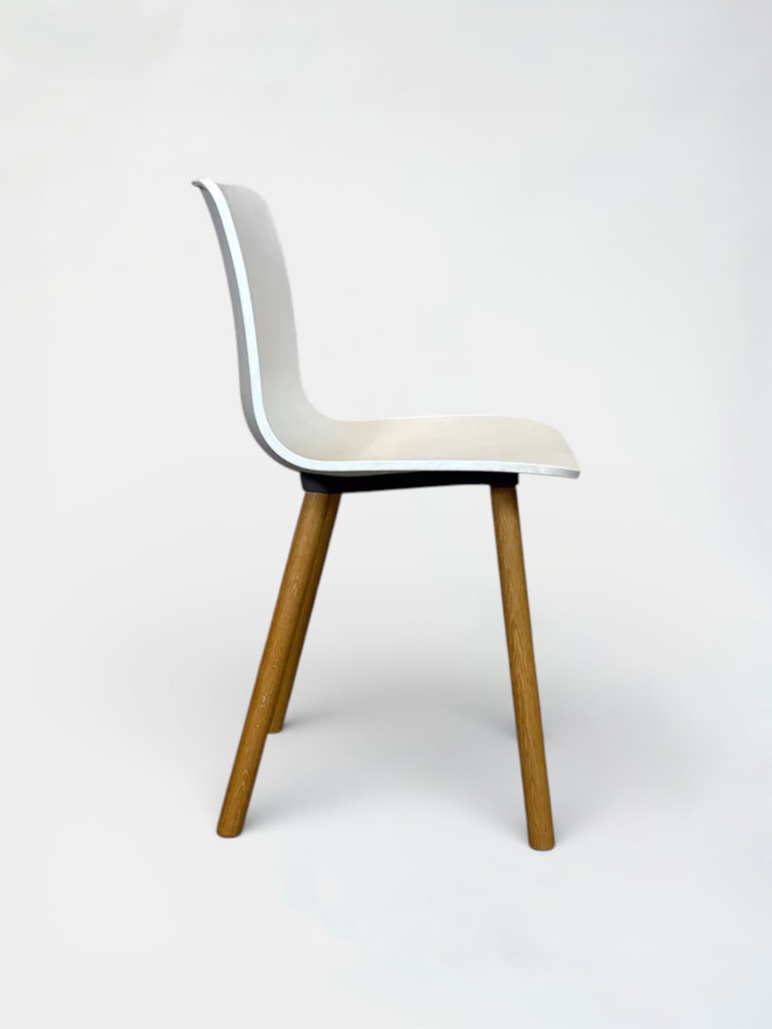 Chaise de réunion Vitra Hal White en bois-2