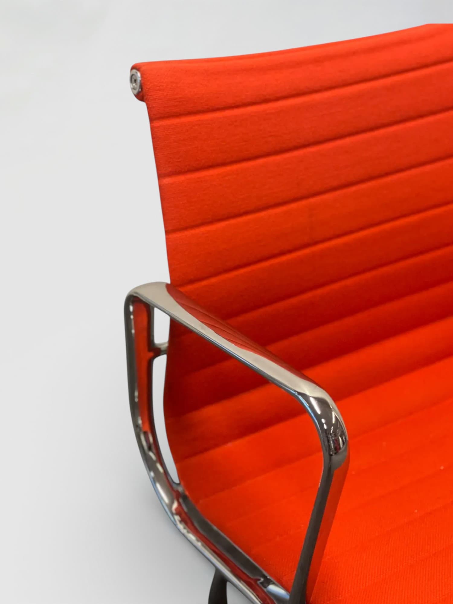 Vitra Eames EA108 Rood-Oranje